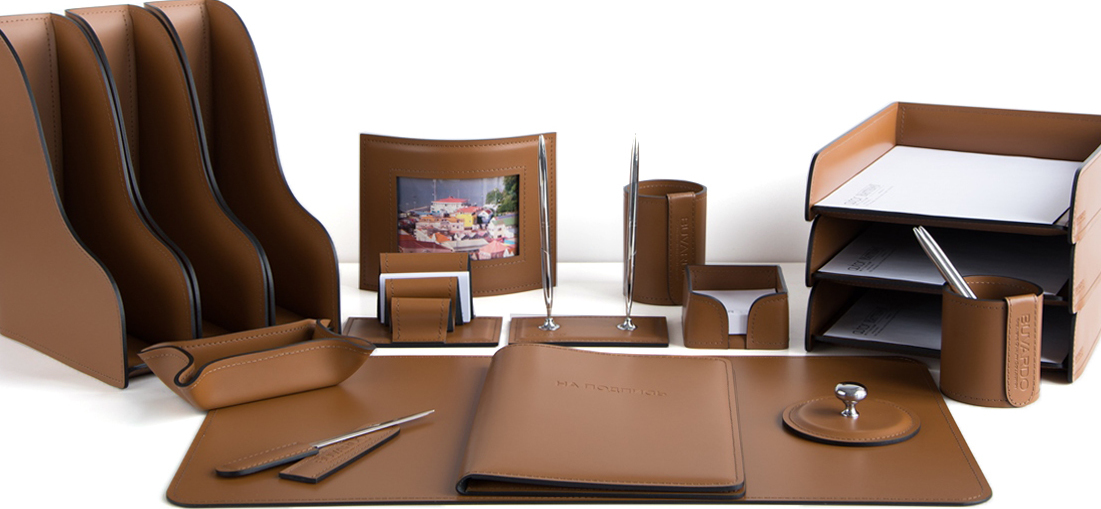 светло-коричневый настольный набор для руководителя