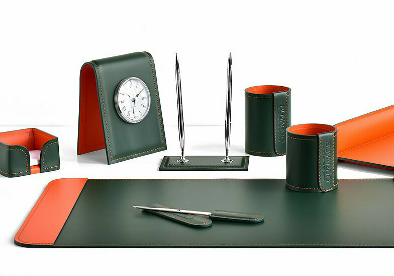 набор настольный из кожи серо-розовый