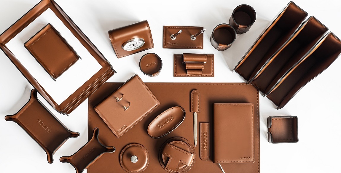 настольный набор из светло-коричневой кожи (орех) светло-коричневый настольный набор для руководителя