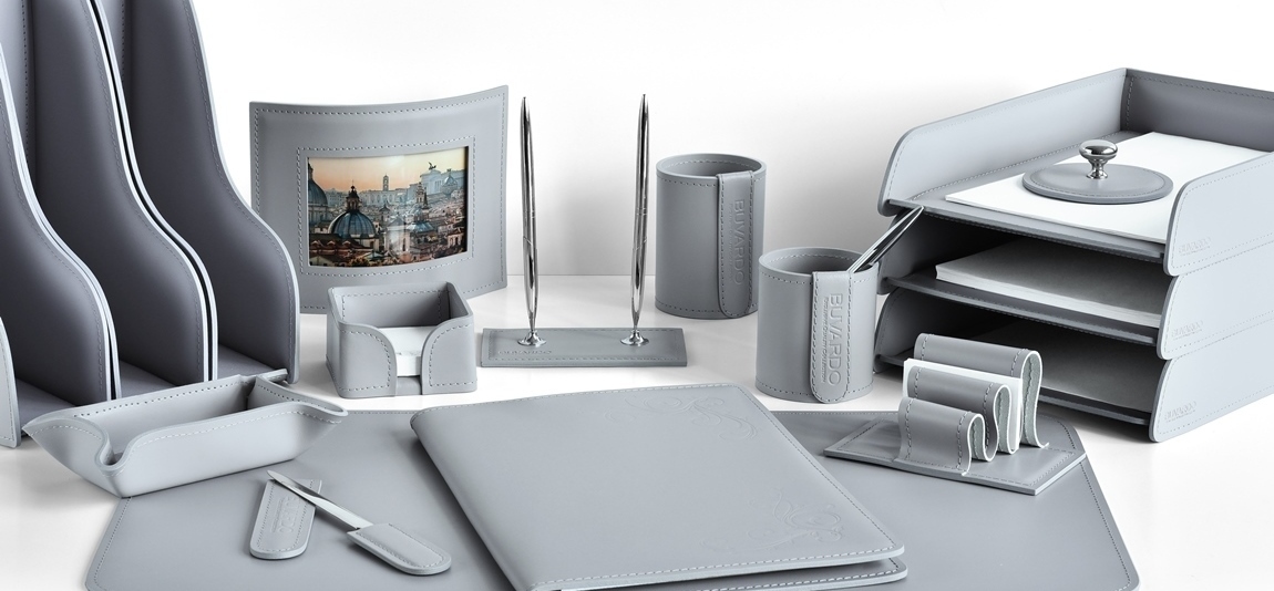 бежевый настольный набор для руководителя