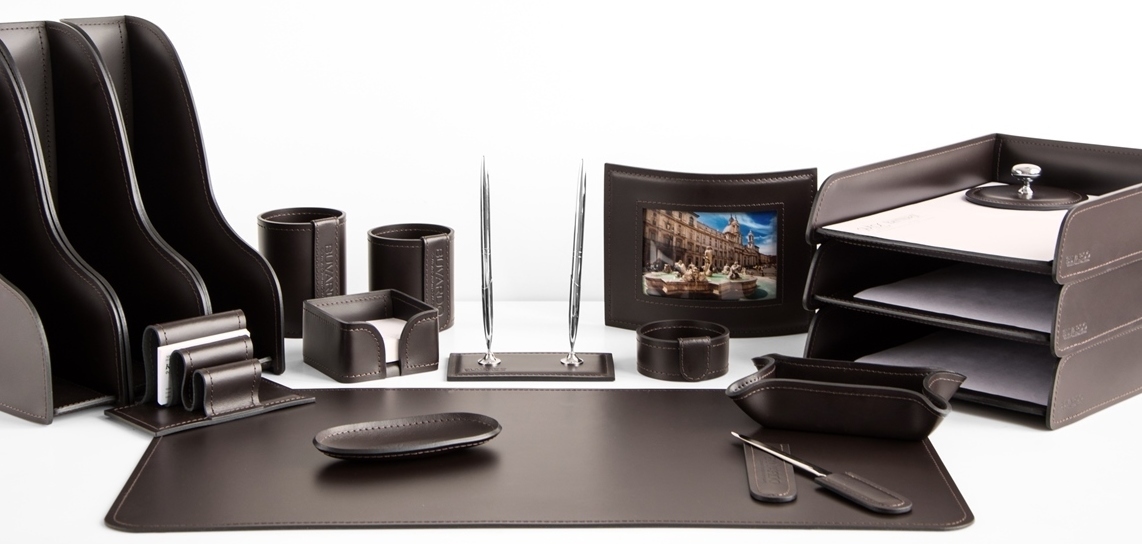 НАСТОЛЬНЫЙ НАБОР ИЗ КОЖИ ЦВЕТ ШОКОЛАД 18 ПРЕДМЕТОВ