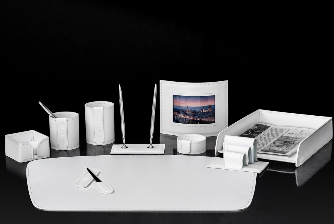Набор настольный белый из итальянской кожи 10 предметов с фоторамкой Набор настольный белый из итальянской кожи 10 предметов с фоторамкой