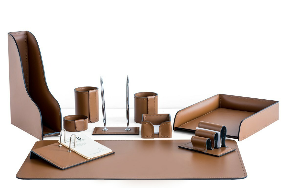 Настольный набор цвет светло-коричневый 10 предметов с держателем календаря