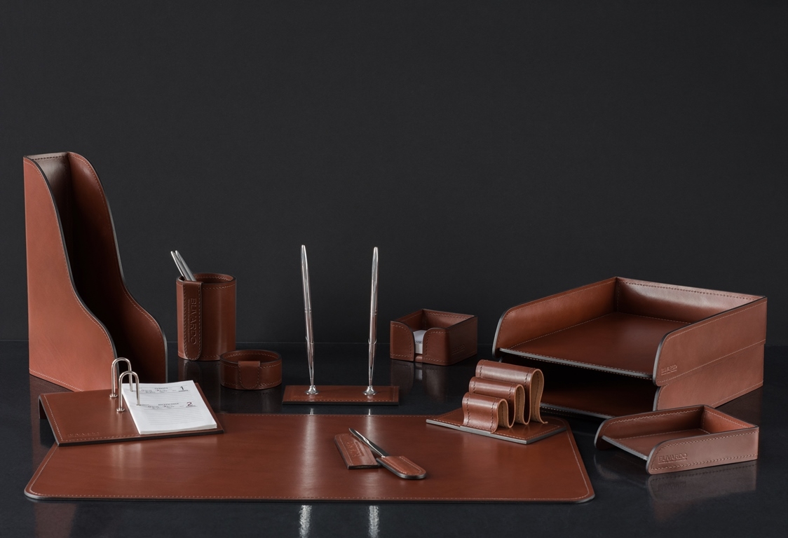 НЕТ В НАЛИЧИИ Набор настольный из кожи Toscana 12 предметов с держателем календарям НЕТ В НАЛИЧИИ Набор настольный из кожи Toscana 12 предметов с держателем календарям