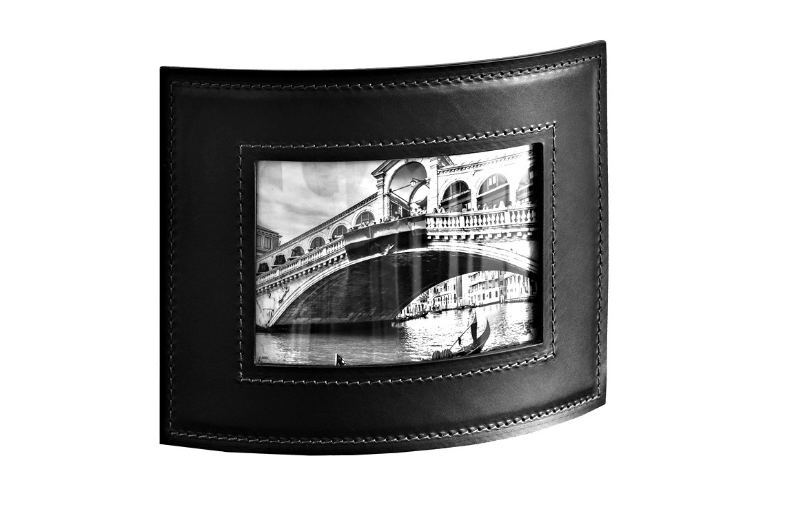 Рамка для фотографий из черной кожи люкс FG Рамка для фотографий из черной кожи люкс FG