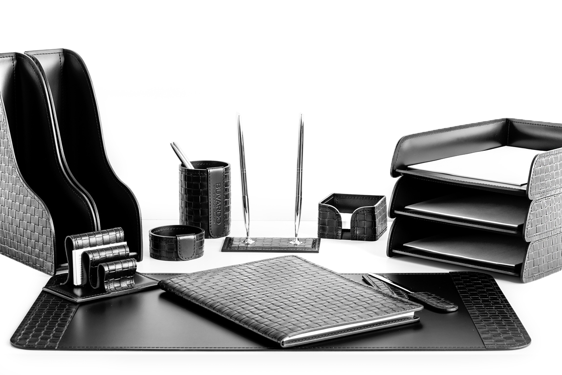 Настольный набор для руководителя 13 предметов с папкой, кожа treccia/черный Настольный набор для руководителя 13 предметов с папкой, кожа treccia/черный