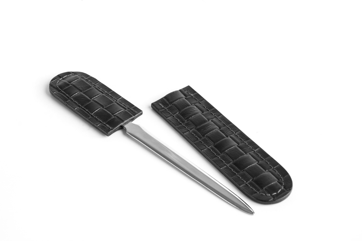 НЕТ В НАЛИЧИИ Нож канцелярский в чехле treccia черный НЕТ В НАЛИЧИИ Нож канцелярский в чехле treccia черный