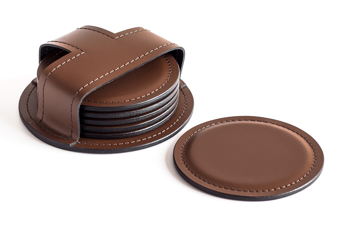 Набор кожаных костеров в чехле цвет орех Набор кожаных костеров в чехле цвет орех