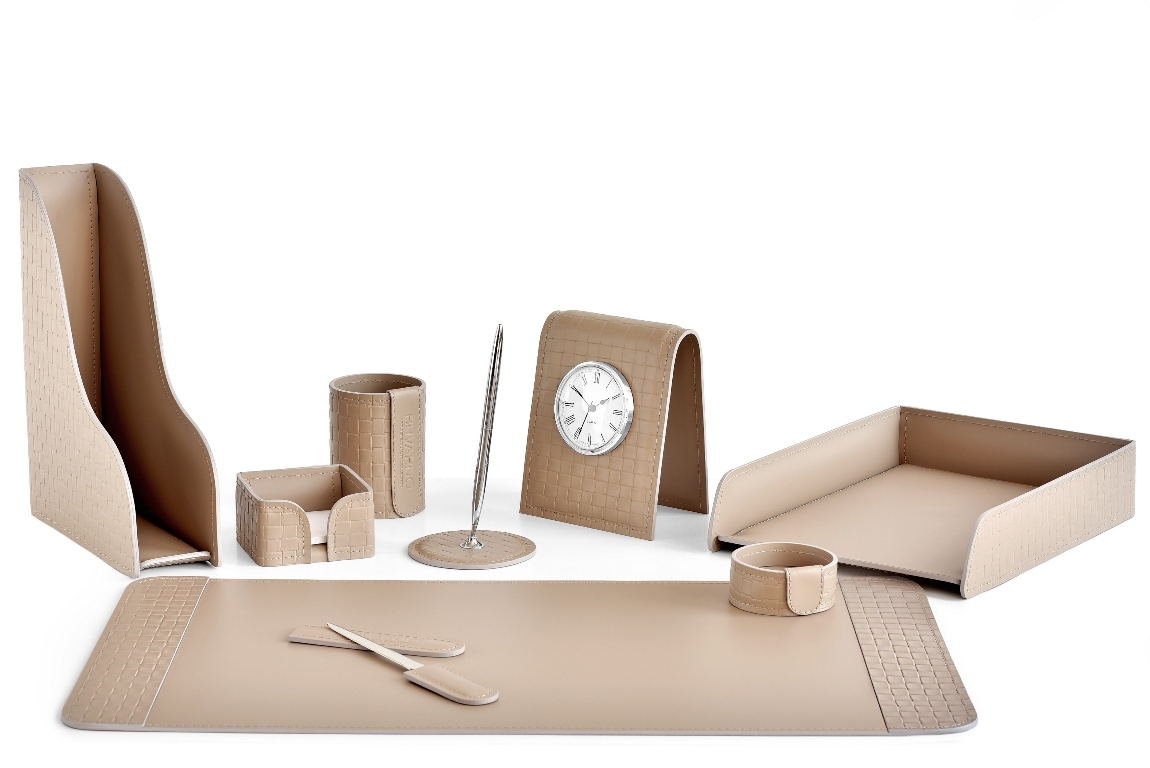 Офисный настольный набор из натуральной кожи с тиснением