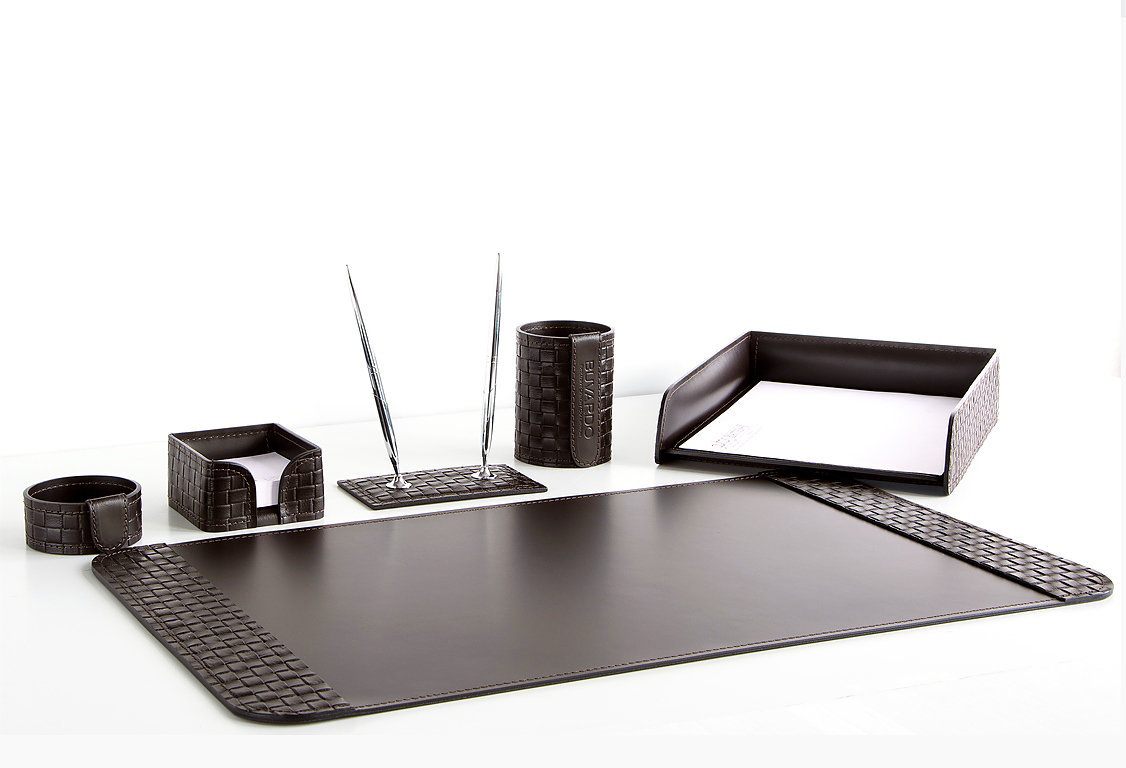 НЕТ В НАЛИЧИИ Кожаный Настольный набор treccia/шоколад 6 предметов