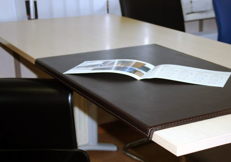 Бювар с загибом из кожи цвет шоколад