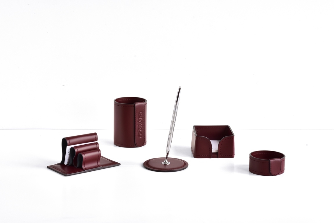 Настольные аксессуары из кожи бордового цвета НЕТ В НАЛИЧИИ