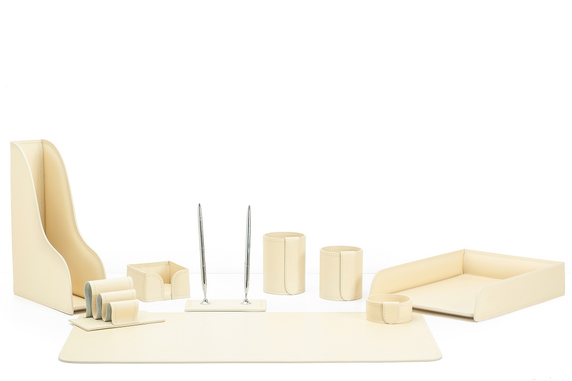 Настольный набор 9 предметов из кожи цвет слоновая кость №37 Настольный набор 9 предметов из кожи цвет слоновая кость №37