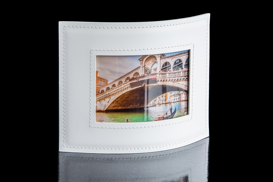 Рамка для фотографий белая Рамка для фотографий белая