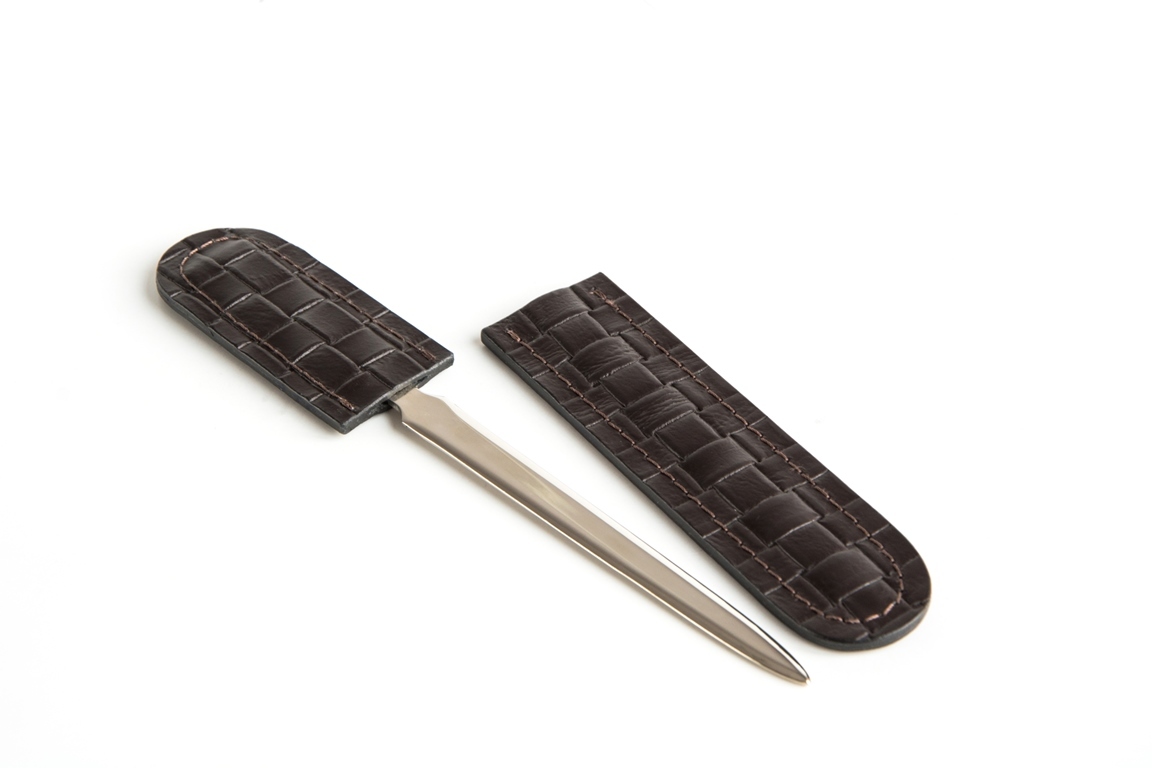 НЕТ В НАЛИЧИИ Нож канцелярский в чехле treccia шоколад