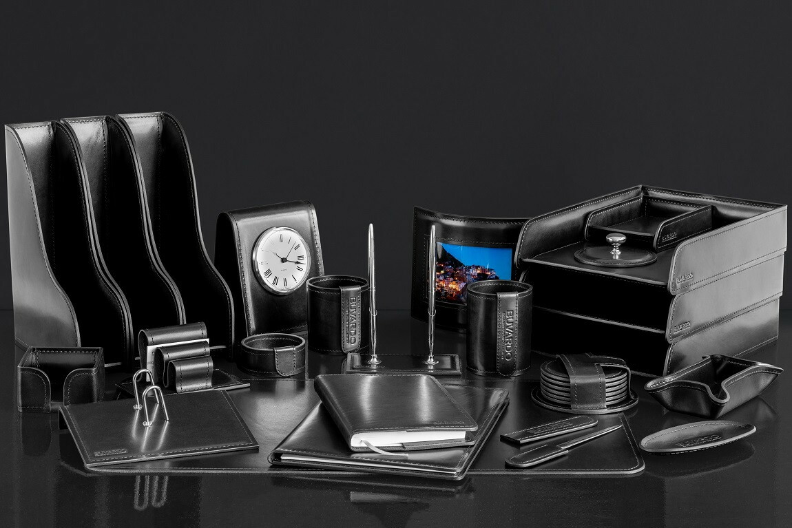 Настольный набор для руководителя 24 предметов из кожи Full Grain Black Настольный набор для руководителя 24 предметов из кожи Full Grain Black