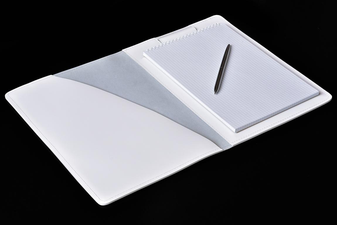 Папка из кожи под блокнот А4 белая Папка из кожи под блокнот А4 белая
