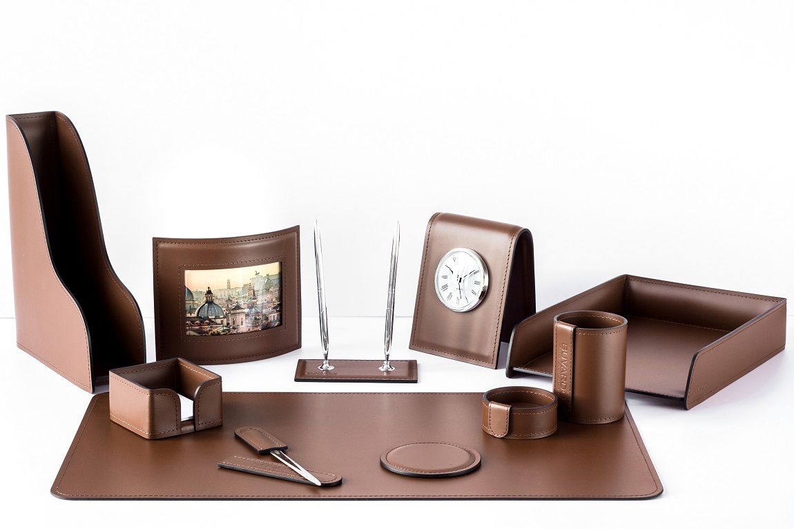 Настольный набор 11 предметов кожа натуральная цвет орех Настольный набор 11 предметов кожа натуральная цвет орех