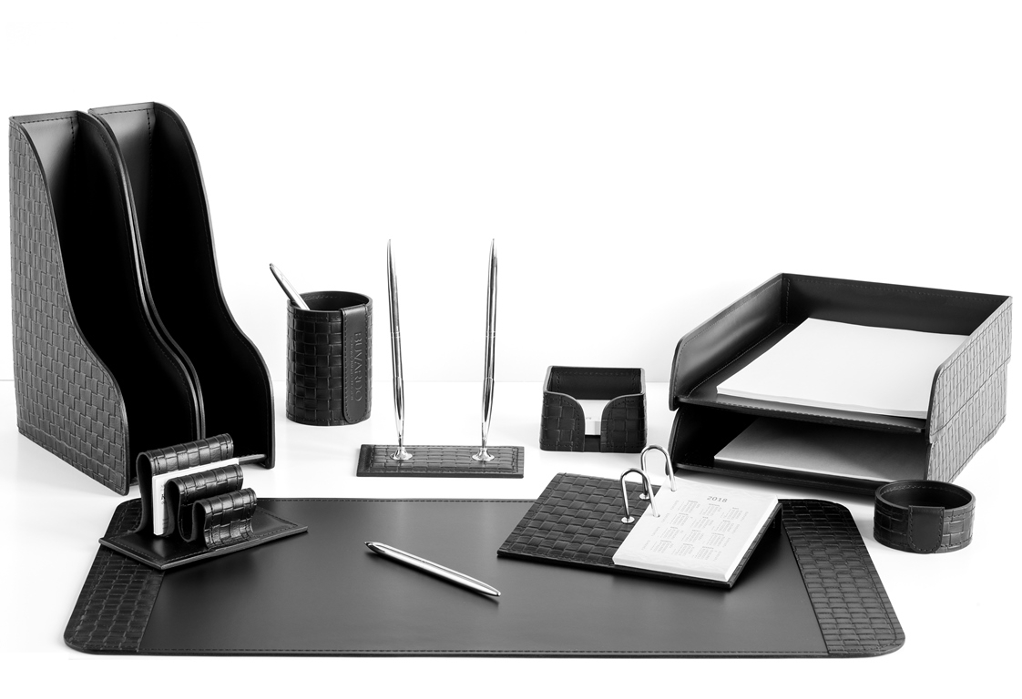 Кожаный настольный набор 11 предметов цвет черный intrecciato с календарницей Кожаный настольный набор 11 предметов цвет черный intrecciato с календарницей