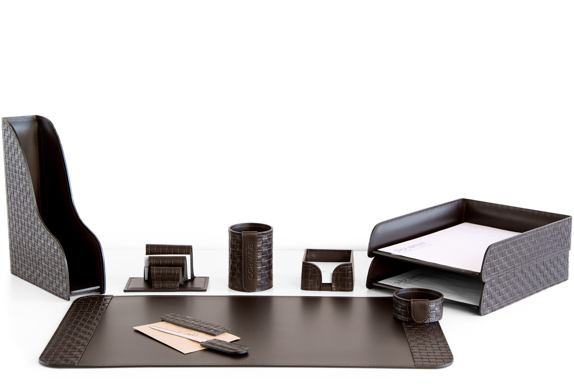 НЕТ В НАЛИЧИИ КаНцелярский набор настольный 9 предметов из кожи Treccia/шоколад №13 СКИДКА СТАРАЯ ЦЕНА 41290 руб