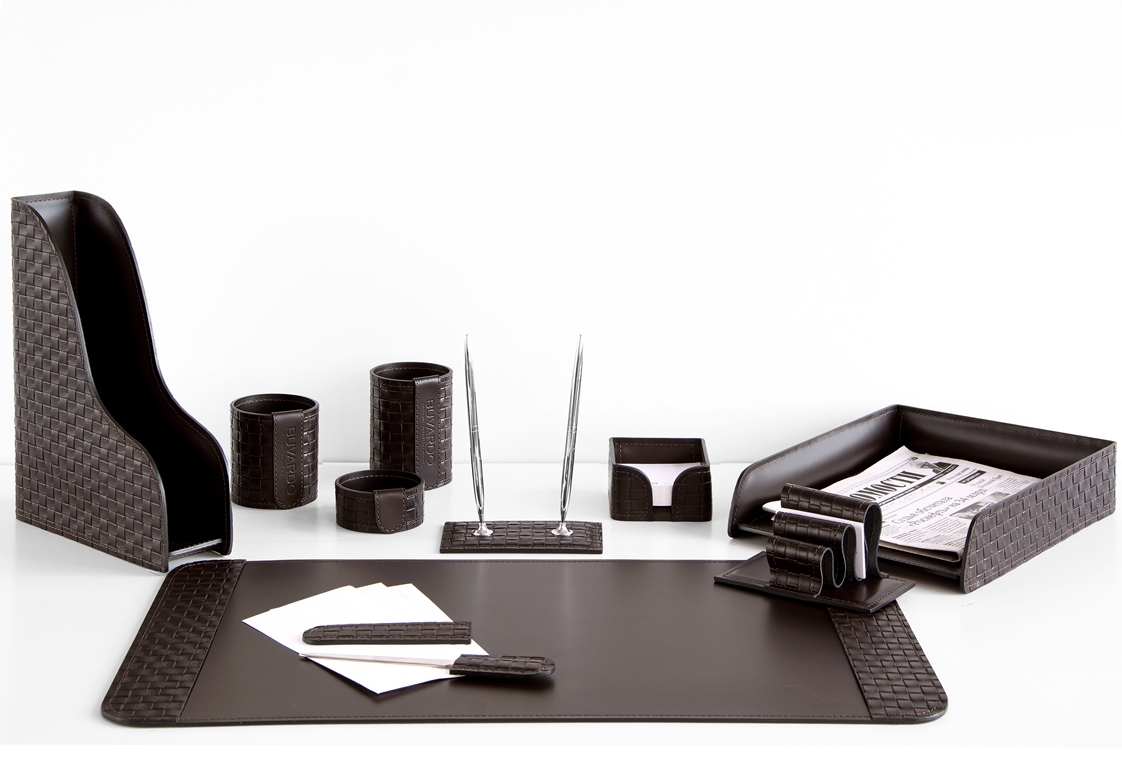 НЕТ В НАЛИЧИИ Настольный набор из кожи Treccia/шоколад 10 предметов  №47