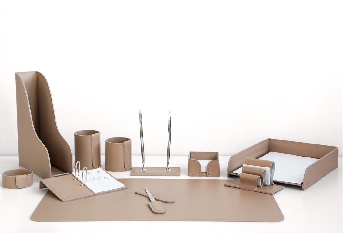 Кожаный настольный набор цвет какао 11 аксессуаров с держателем календаря