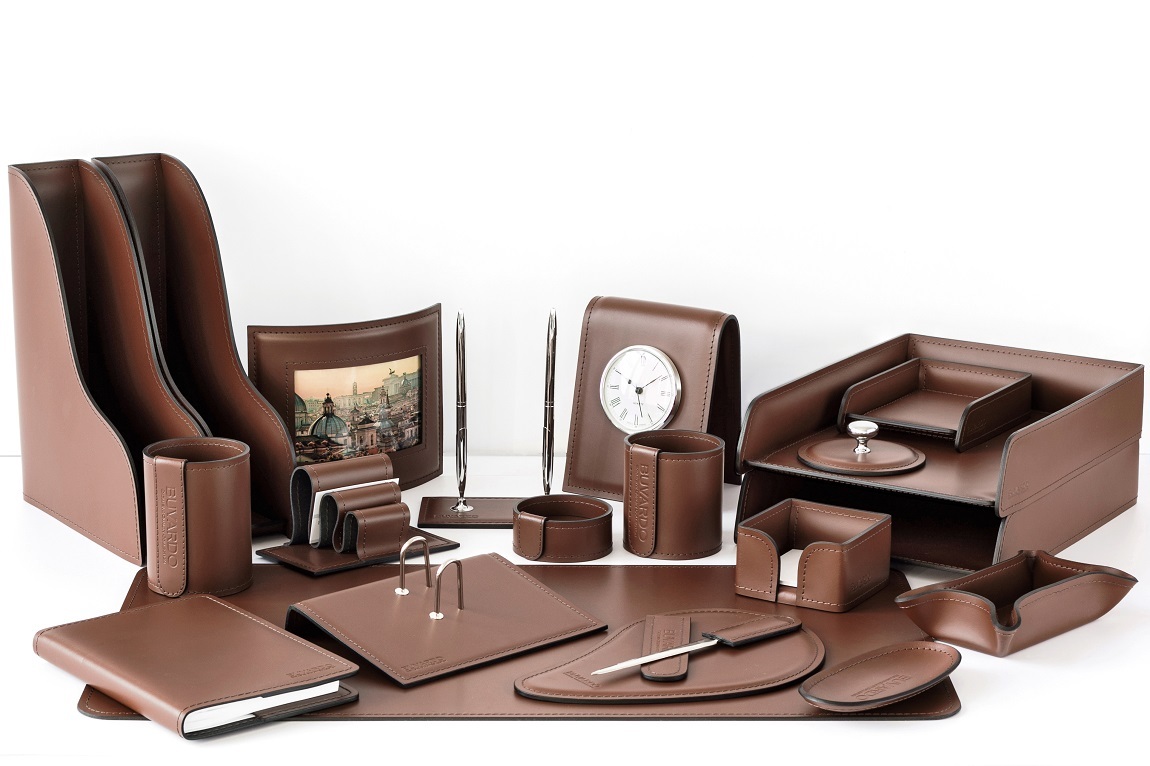 Органайзер для руководителя с часами и календарем, 21 предмет кожа натуральная цвет орех Органайзер для руководителя с часами и календарем, 21 предмет кожа натуральная цвет орех