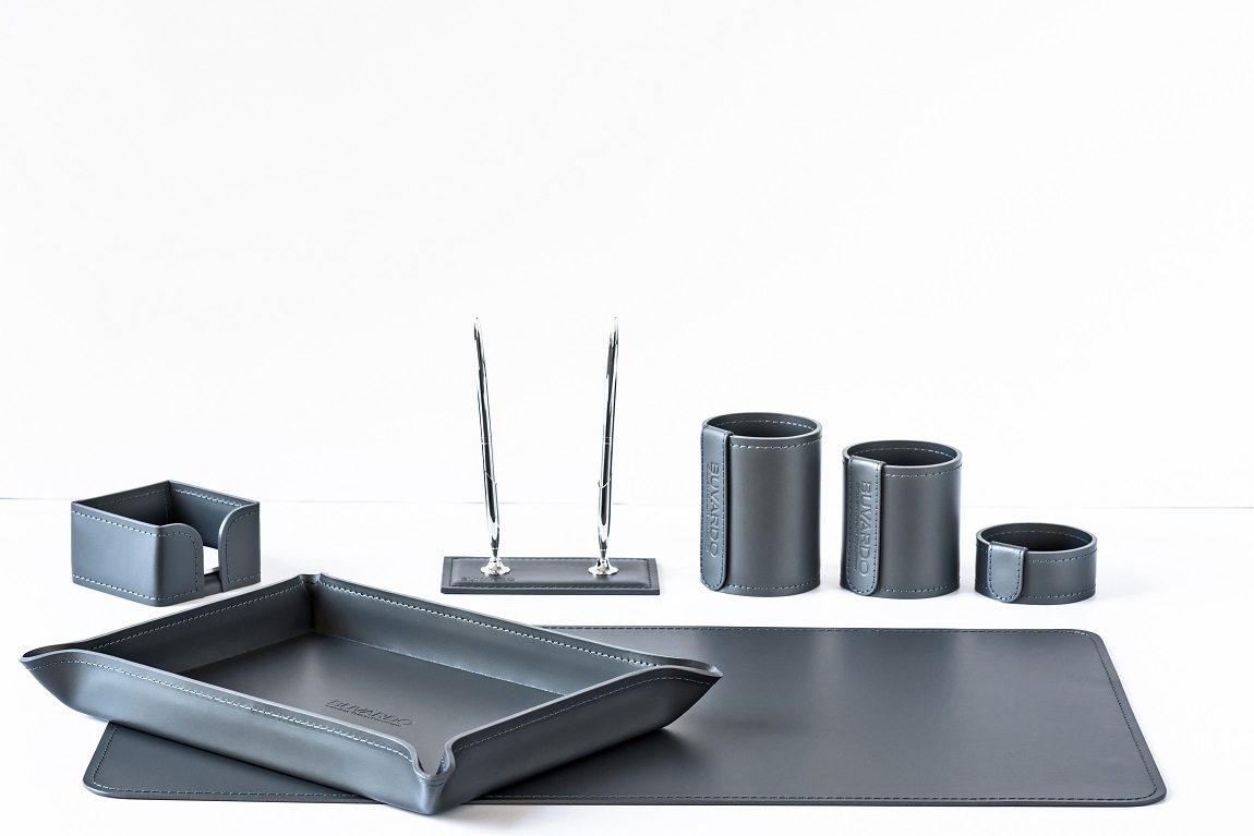 Настольный набор для переговорной. кожа цвет графит