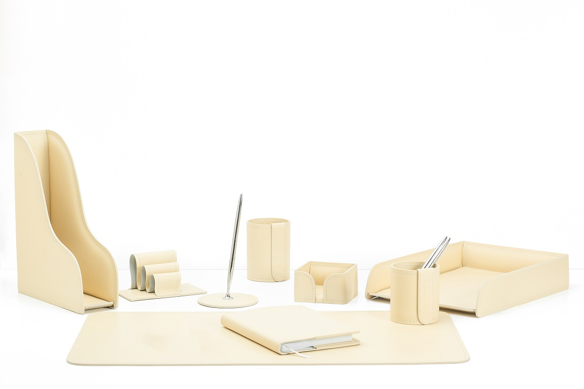 Настольный набор 9 предметов из кожи цвет слоновая кость №38 Настольный набор 9 предметов из кожи цвет слоновая кость №38