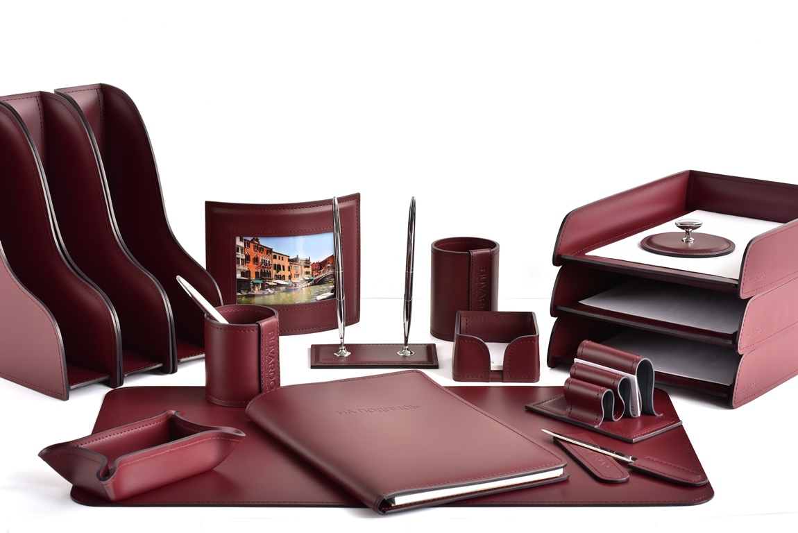 Настольный набор из кожи для руководителя 17 предметов НЕТ В НАЛИЧИИ