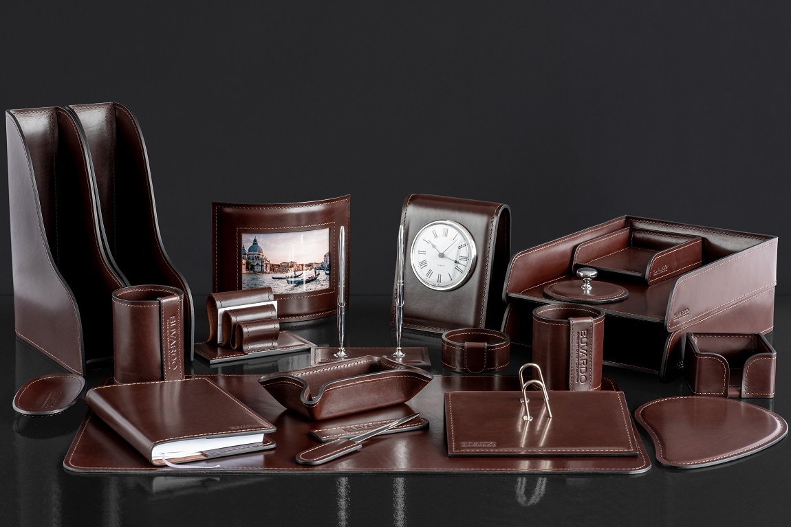 НЕТ В НАЛИЧИИ Настольный набор руководителя 21 предметов из кожи категории ЛЮКС Full Grain Brown НЕТ В НАЛИЧИИ Настольный набор руководителя 21 предметов из кожи категории ЛЮКС Full Grain Brown