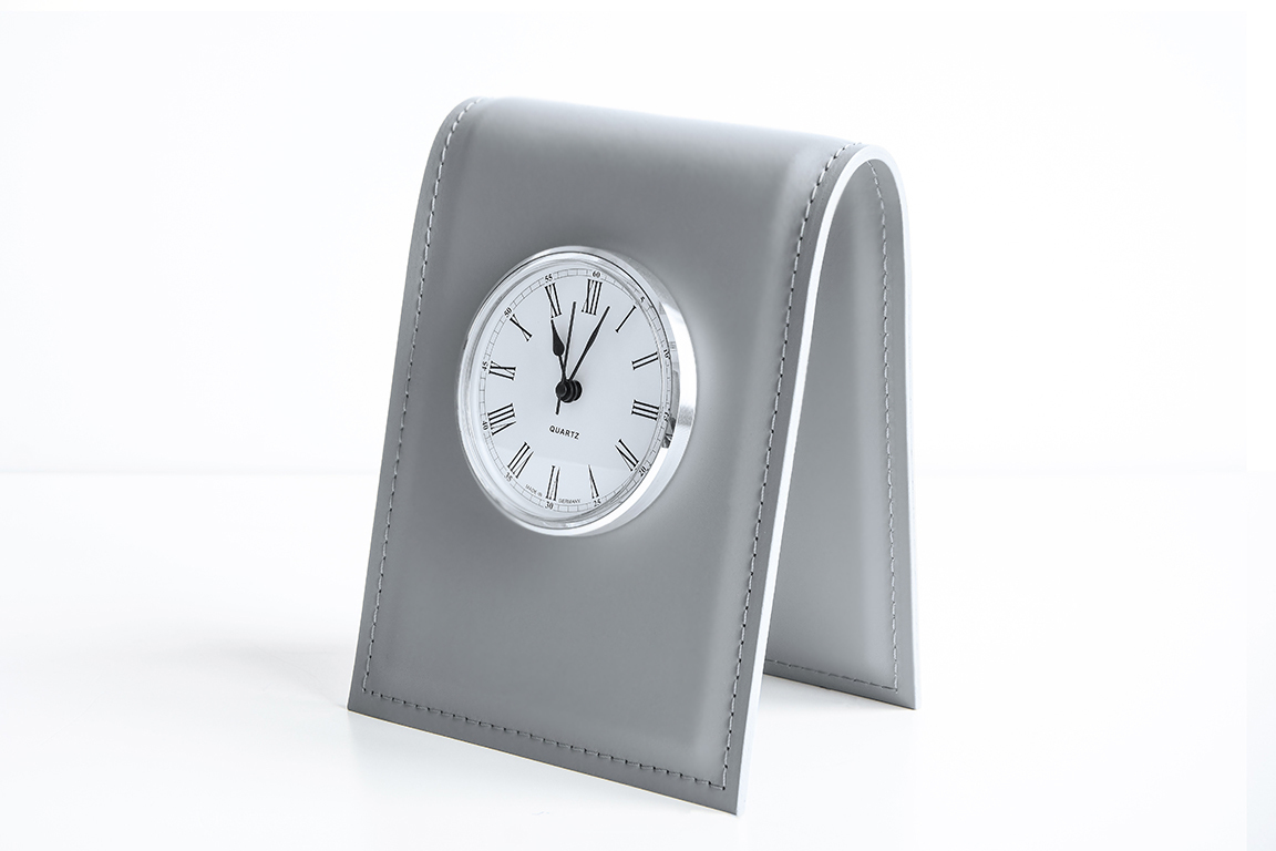 Подставка под часы из серой кожи