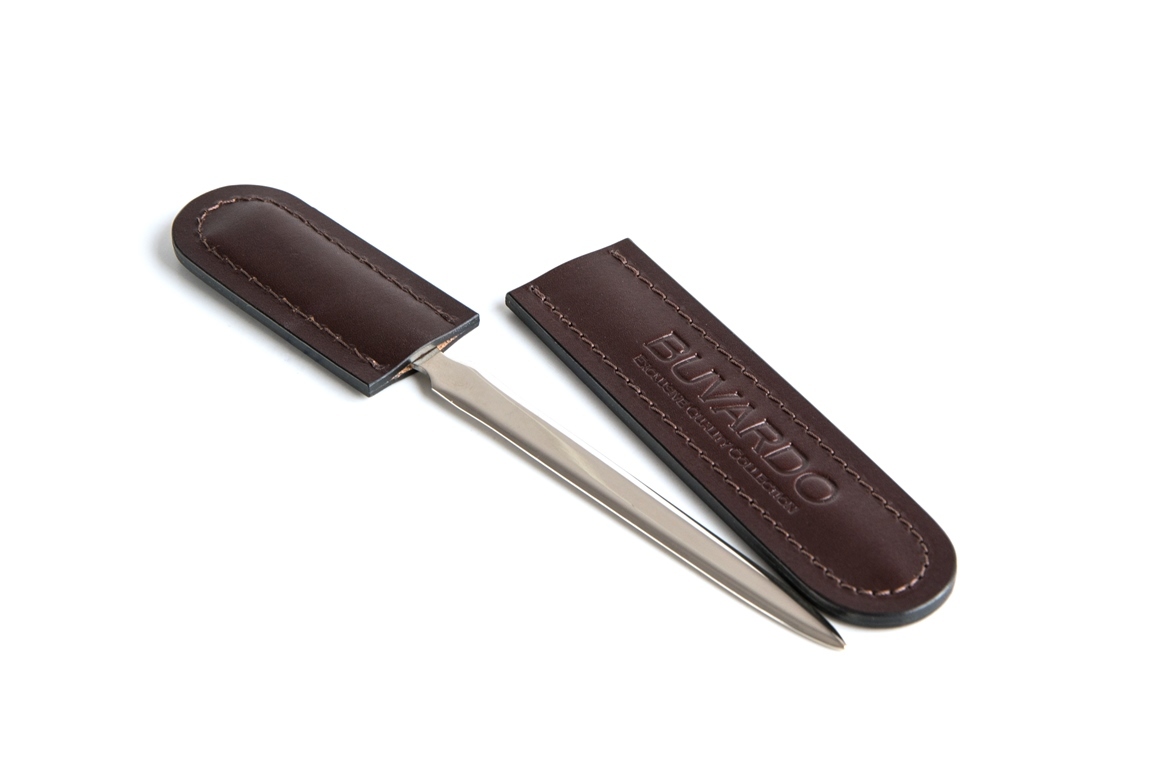 НЕТ В НАЛИЧИИ Нож канцелярский в чехле full grain brown