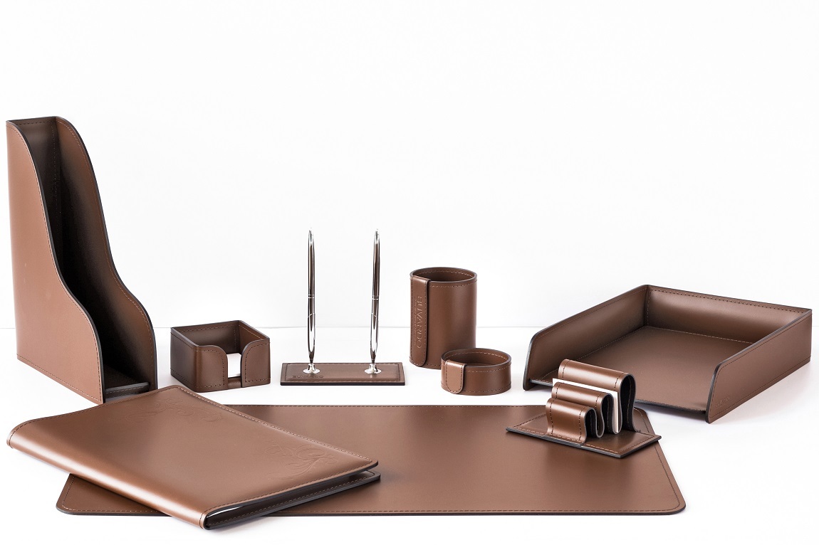 Набор на стол руководителя с папкой из кожи цвет орех Набор на стол руководителя с папкой из кожи цвет орех