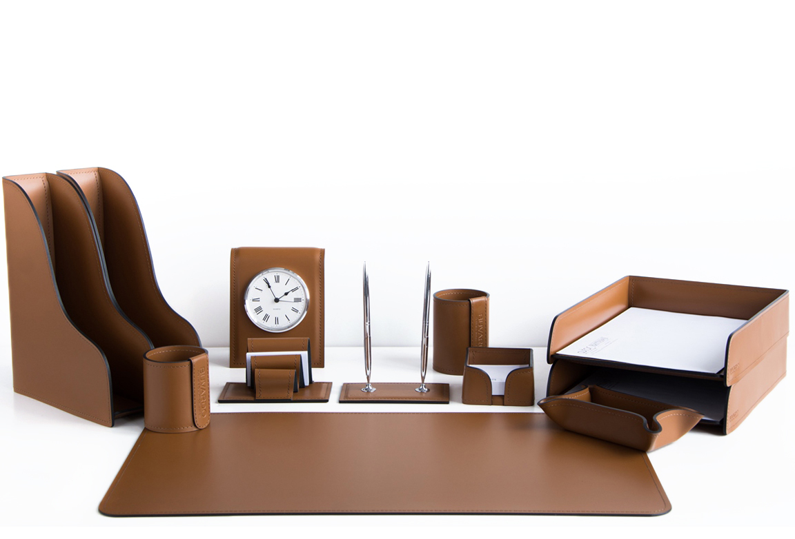 Набор руководителя  12 предметов с часами из кожи цвет табак