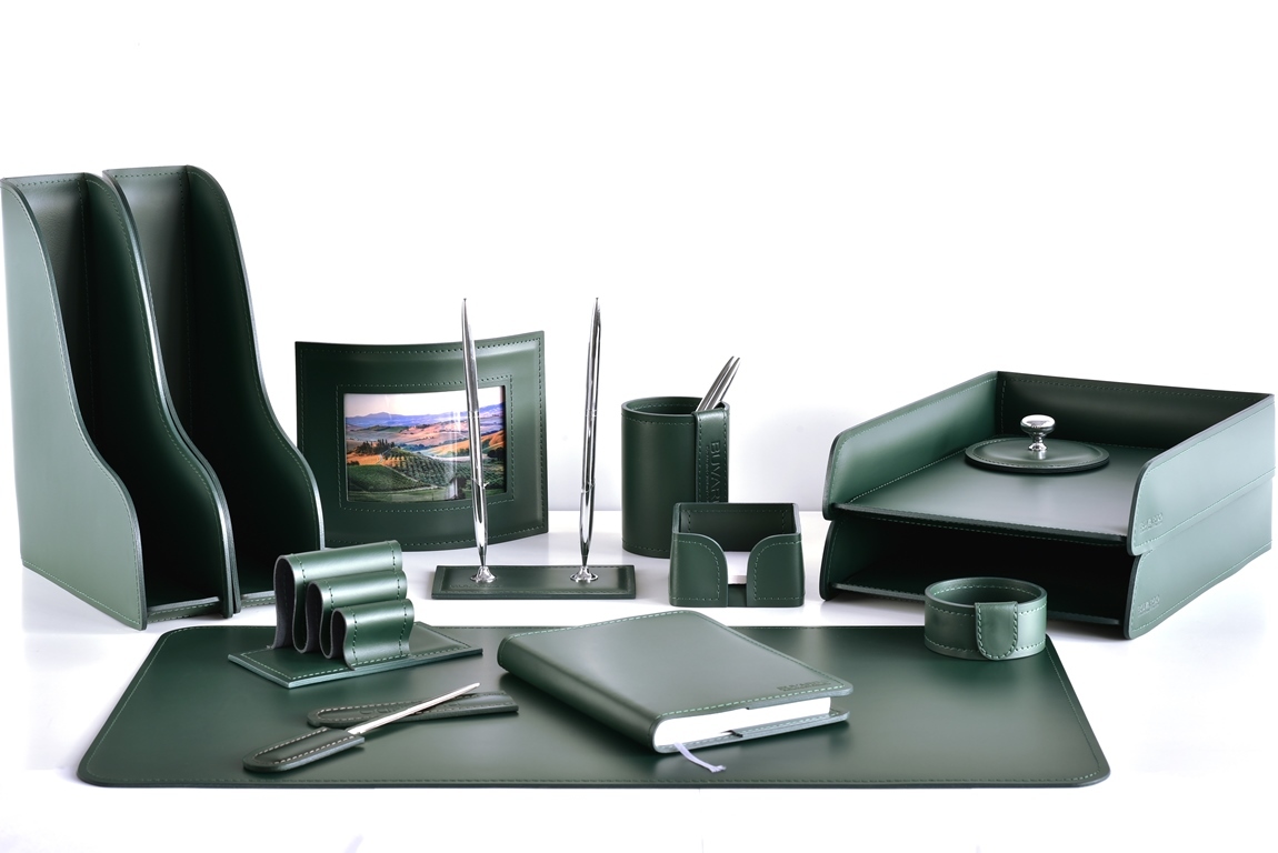 Набор на стол руководителя с фоторамкой и ежедневником 14 предметов, натуральная кожа зеленая Набор на стол руководителя с фоторамкой и ежедневником 14 предметов, натуральная кожа зеленая