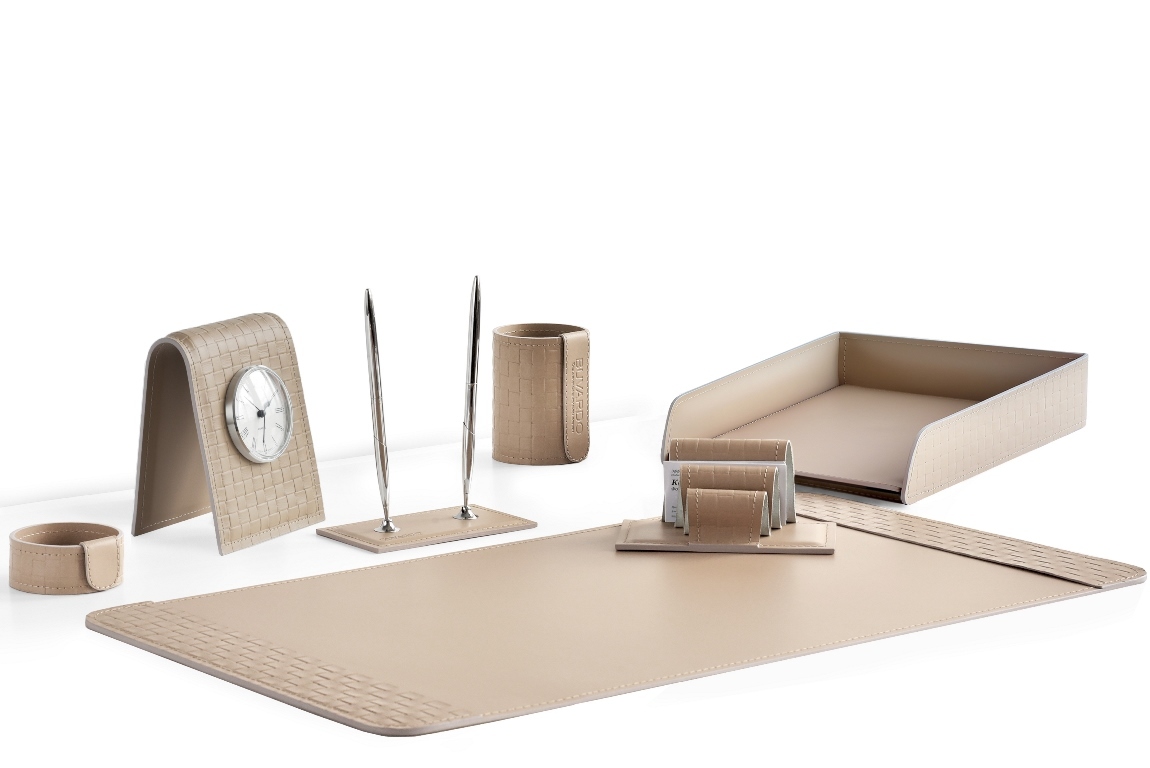 Настольный кожаный органайзер с часами 7 предметов treccia/какао