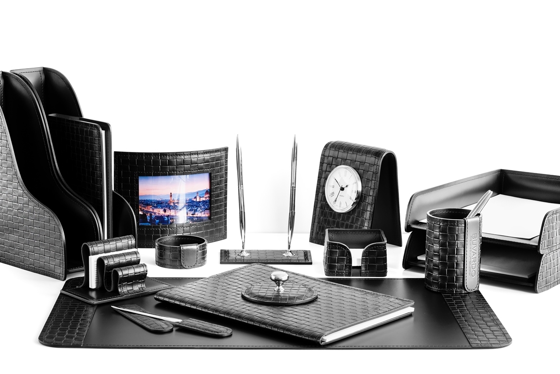 Набор на стол руководителя 16 предметов из кожи treccia черная Набор на стол руководителя 16 предметов из кожи treccia черная
