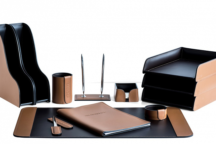 Настольный набор для руководителя 13 пердметов с папкой "На подпись" из кожи табак/шоколад