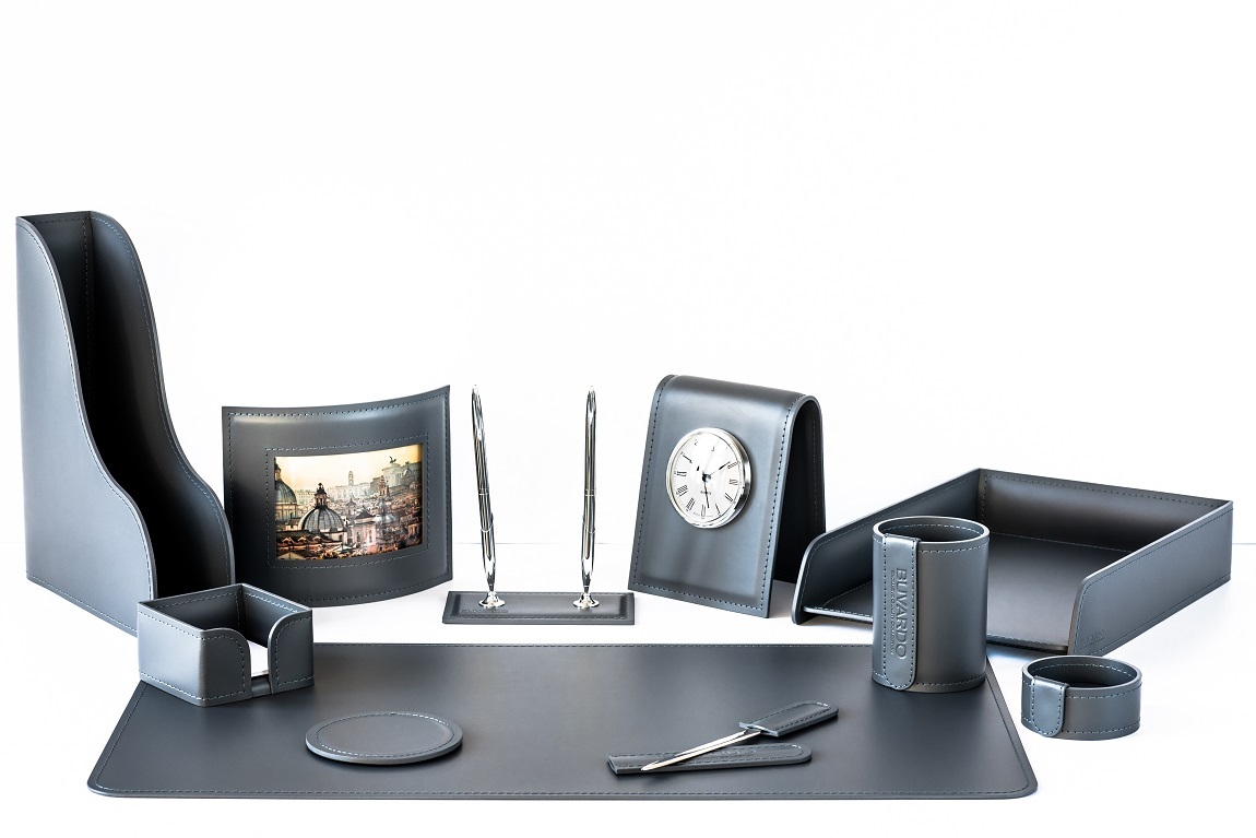 Настольный набор из кожи цвет графит с часами и фоторамкой