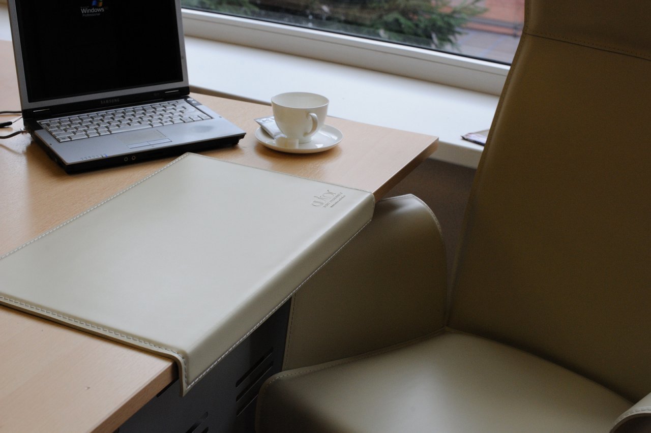 Бювар с загибом из бежевой кожи Бювар с загибом из бежевой кожи