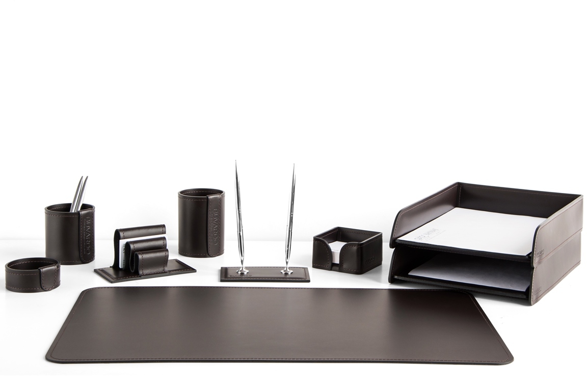 Настольный набор для рабочего стола 9 предметов из кожи цвет шоколад