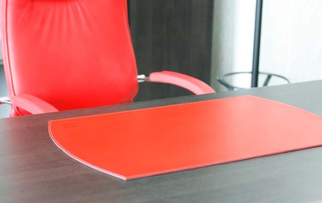 Накладка на стол. Бювар из кожи модель 1.